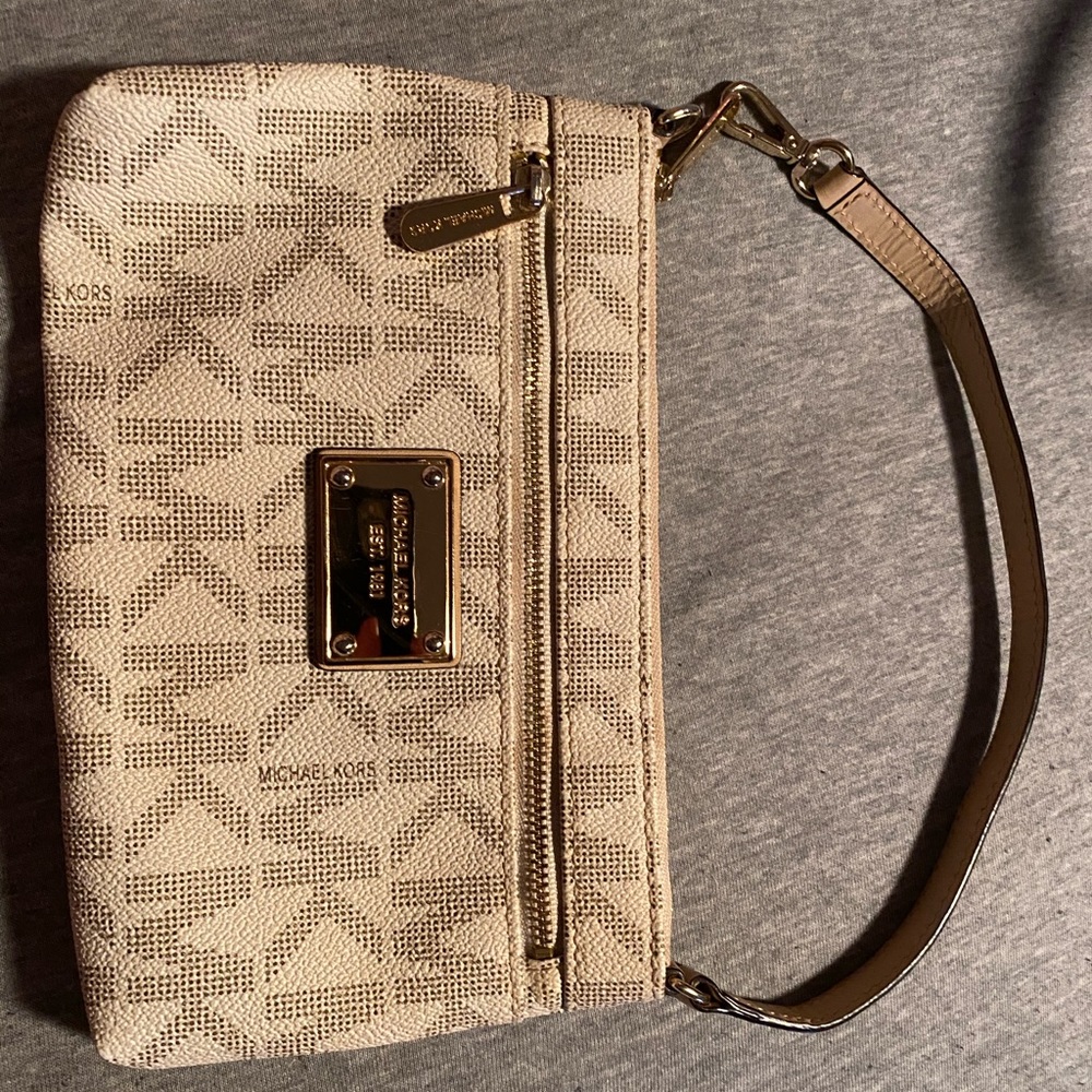 Michael Kors medium wristlet
